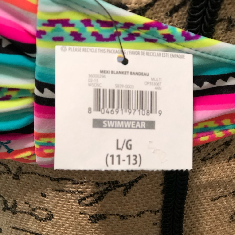 Brand new swim suit top - Picture 5 of 5